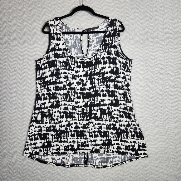 Rose & Olive Tops - Rose & Olive Black and White Patterned Women's Sleeveless 1X Top Back Cut Out